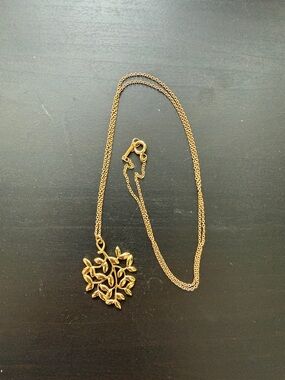 Tiffany & Co. Paloma Picasso Olive Leaf necklace  18K yellow gold